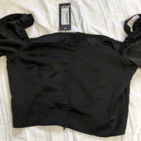 NWT Nasty Gal. Corset top with puff sleeves. Tie back and zipper. Size 6 - Picture 3 of 3